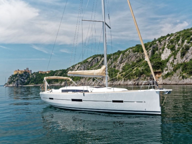Yacht charter Arzon - 74 DUFOUR 412 on SamBoat