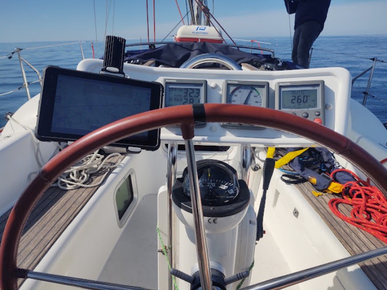 Jeanneau Sun Odyssey 32i (PTE) charter bareboat or skippered in  Saint-Quay-Portrieux