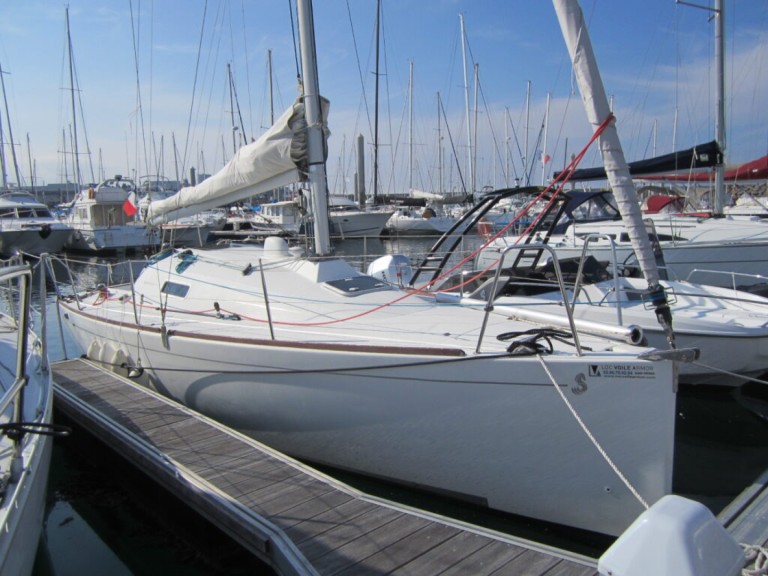 Hire a Bénéteau First 27.7 Saint-Quay-Portrieux