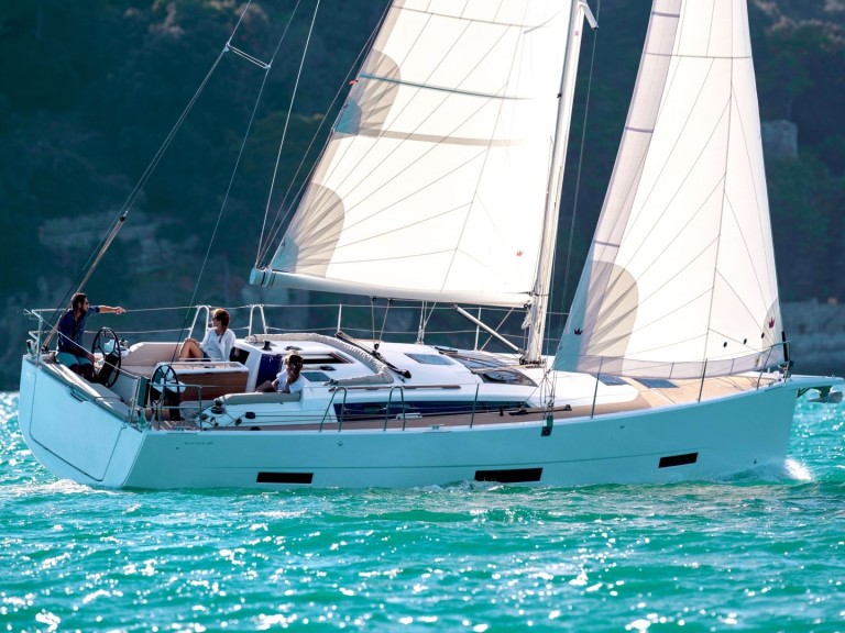 Hire a 3 DUFOUR 390 Hyères