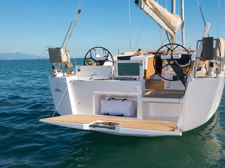Sailboat hire in Hyères - 3 DUFOUR 390