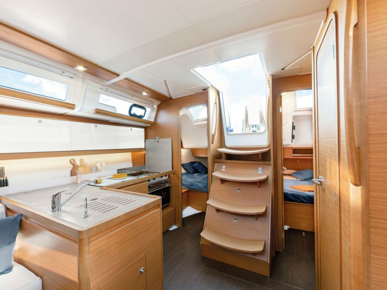 Charter a 3 DUFOUR 390 in Hyères on Samboat