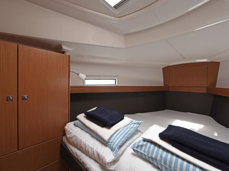 Yacht hire Dubrovnik cheap Cruiser 37