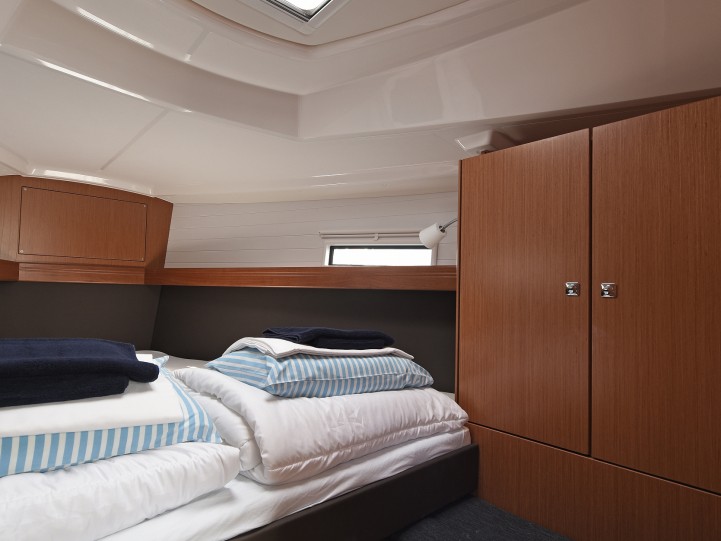 Charter a Bavaria Cruiser 37 in Dubrovnik on Samboat