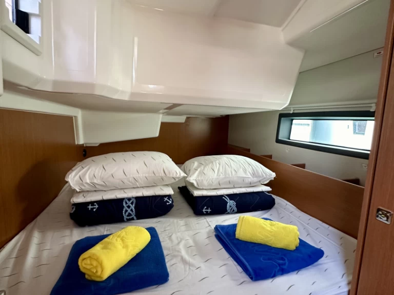 Hire Sailboat Bavaria with a boat licence