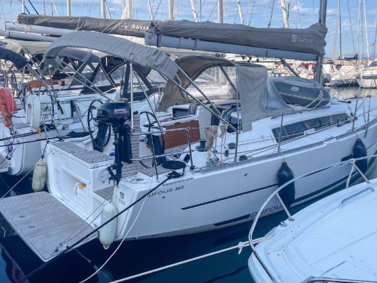 Sailboat hire in Hyères - Dufour Dufour 360 
