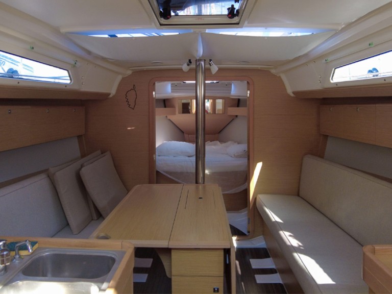 Sailboat to hire Hyères at the best price