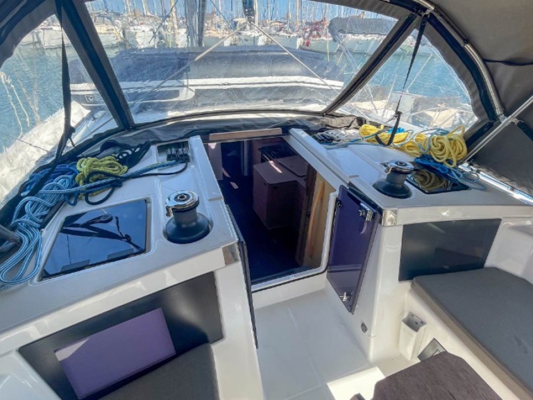 Hire a 3 DUFOUR 41 Hyères