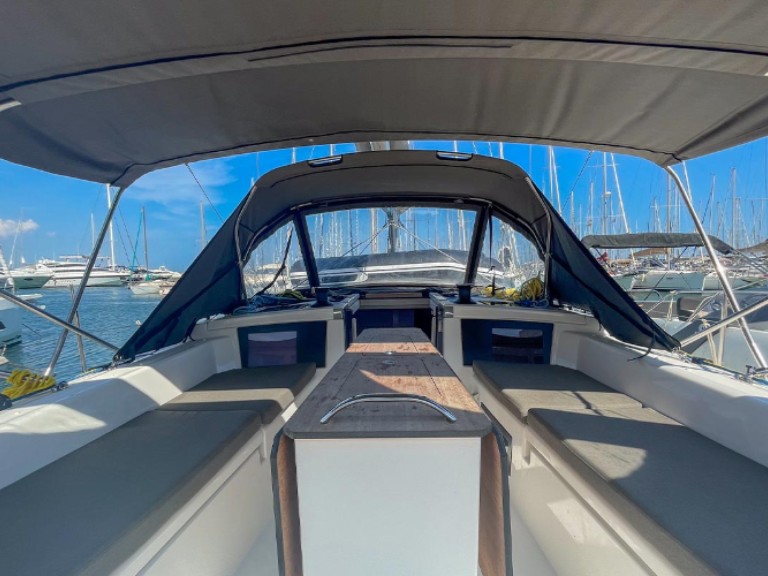 Sailboat hire in Hyères - 3 DUFOUR 41