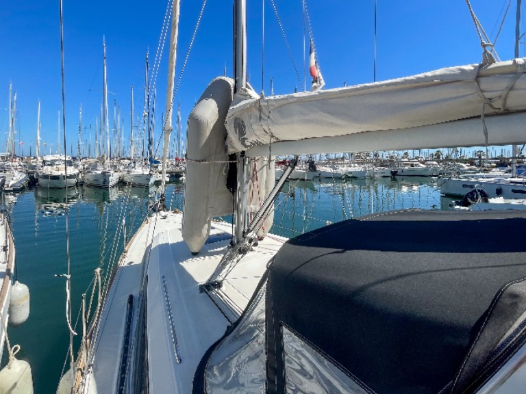 4 OCEANIS 35.1 charter bareboat or skippered in  Hyères