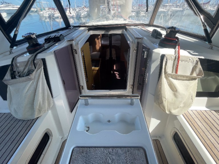Yacht charter Hyères - 4 OCEANIS 35.1 on SamBoat