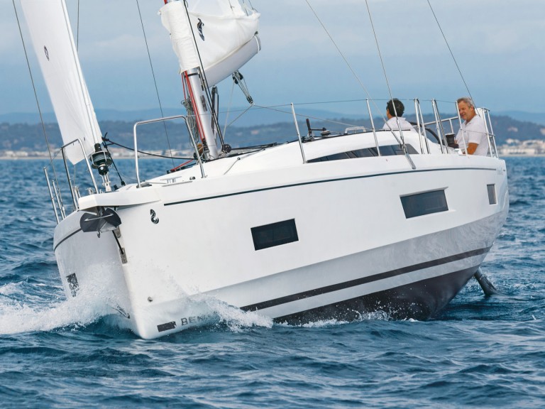 Sailboat hire in Hyères - 4 OCEANIS 40.1