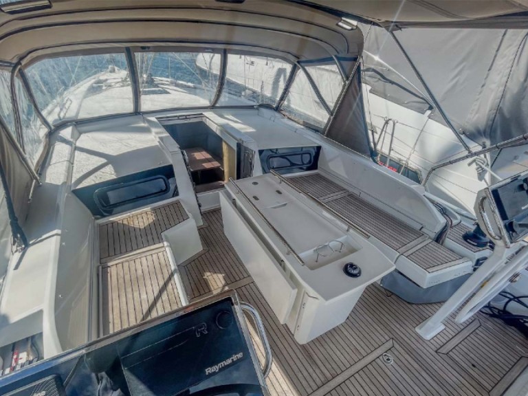 Yacht charter Hyères - 4 OCEANIS 46.1 on SamBoat