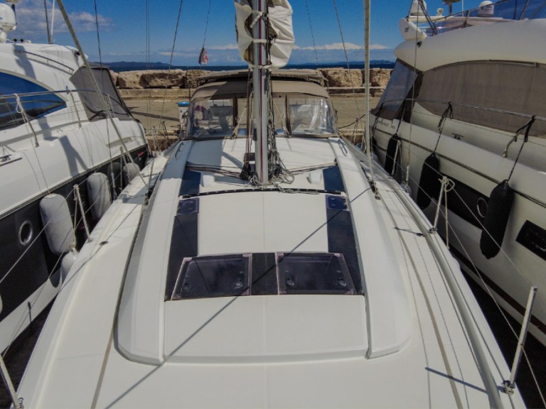 Sailboat hire in Hyères - 4 OCEANIS 46.1