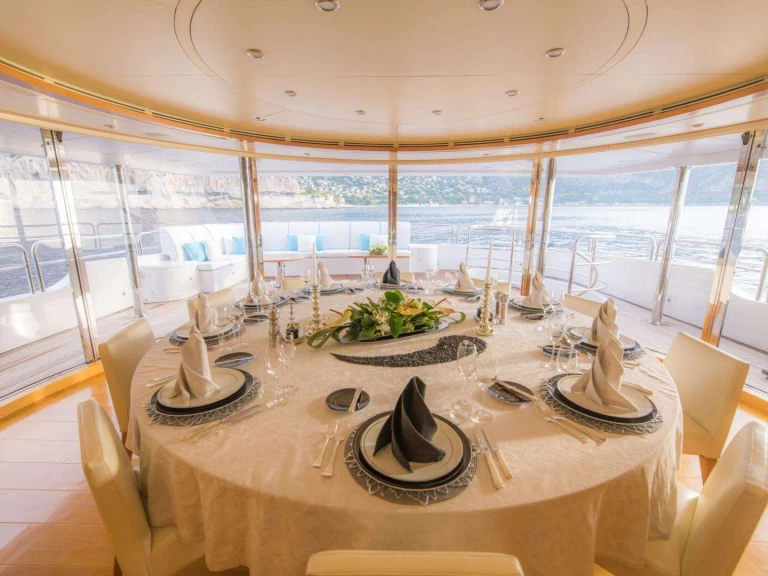 Luxury Yacht hire in Italy - Benetti ARTHUR'S WAY 143