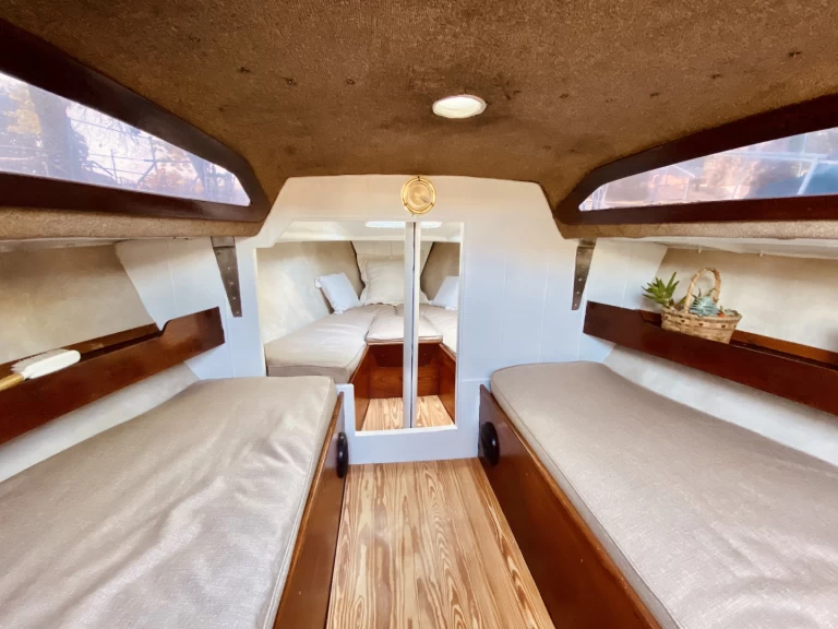 Sailboat to hire Punta del Este at the best price