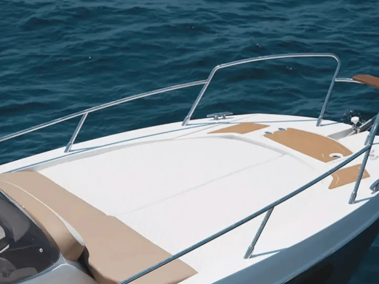 Hire Motorboat Idea Marine with a boat licence