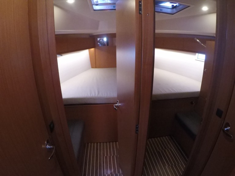 Hire Sailboat Bavaria with a boat licence