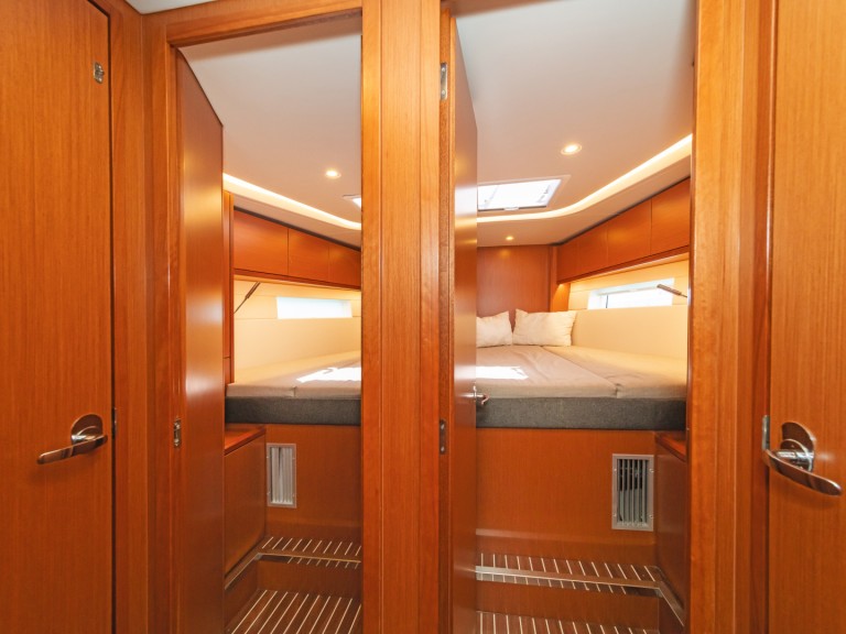 Sailboat hire in Alimos - Bavaria Bavaria C57