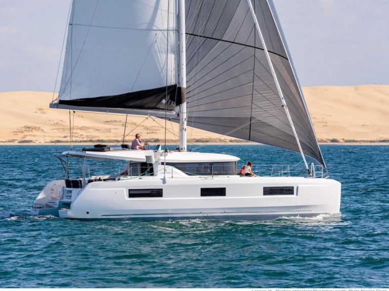 Hire Catamaran with or without skipper Lagoon Bas du Fort