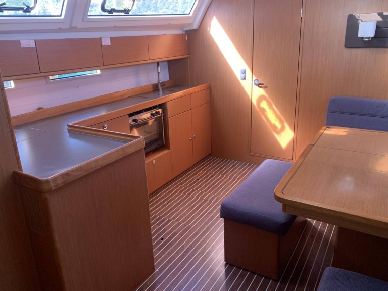 Yacht hire Nikiána cheap Cruiser 46