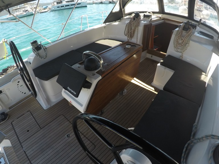 Hire Sailboat Bavaria with a boat licence