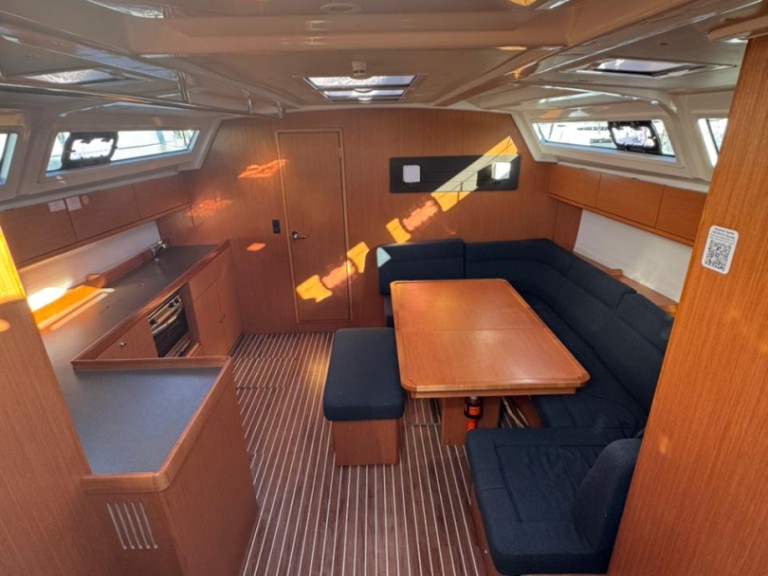 Sailboat to hire Préveza at the best price