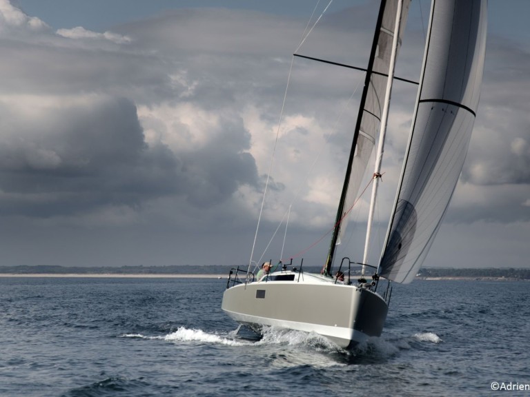 Yacht hire La Rochelle cheap Pogo 36