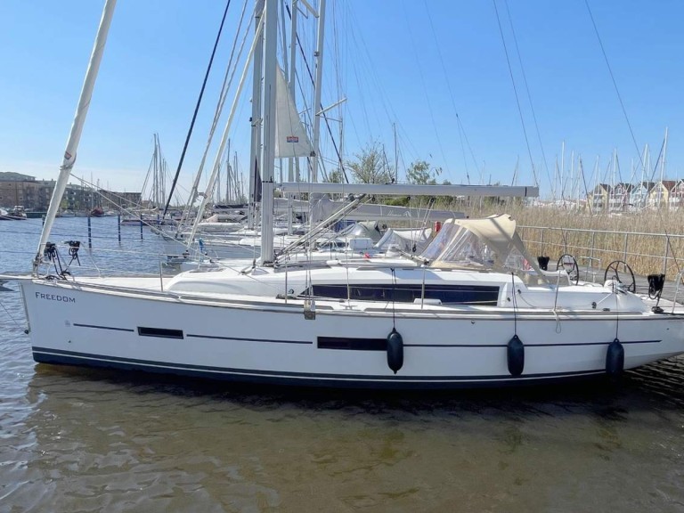 Sailboat hire in Barth - Dufour Dufour 382 Grand Large