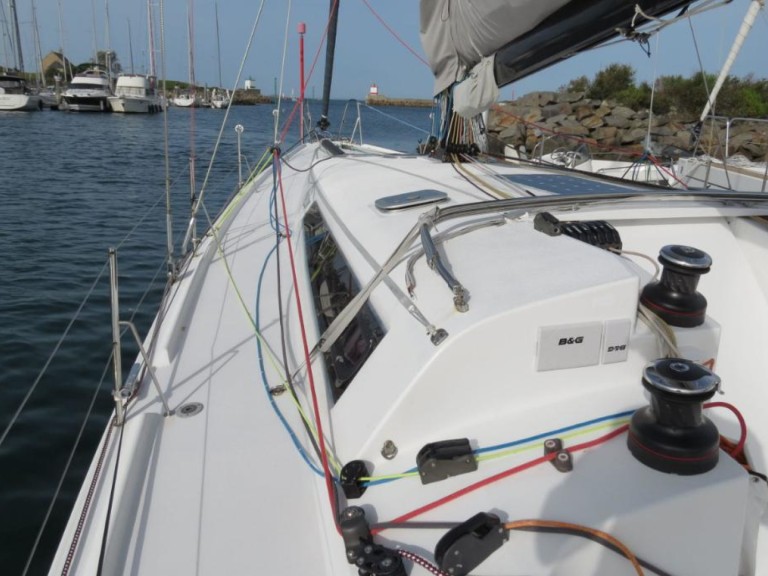 Sailboat to hire La Rochelle at the best price