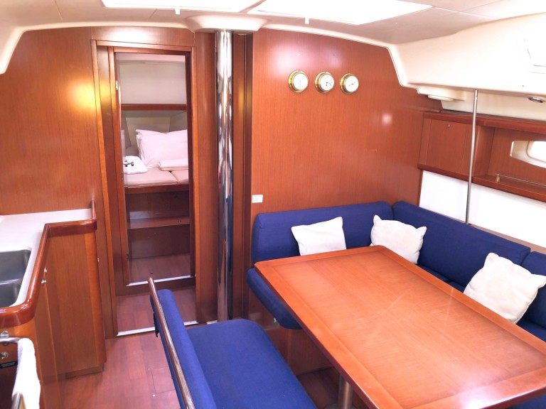 Yacht charter Alimos - Bénéteau Oceanis 43 on SamBoat