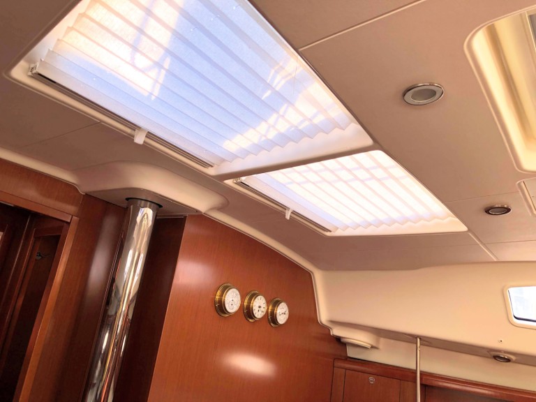 Sailboat to hire Alimos at the best price