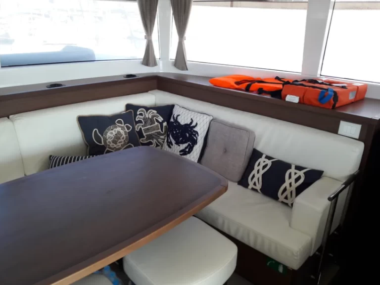 Charter a Lagoon Lagoon 450 F in Alimos on Samboat