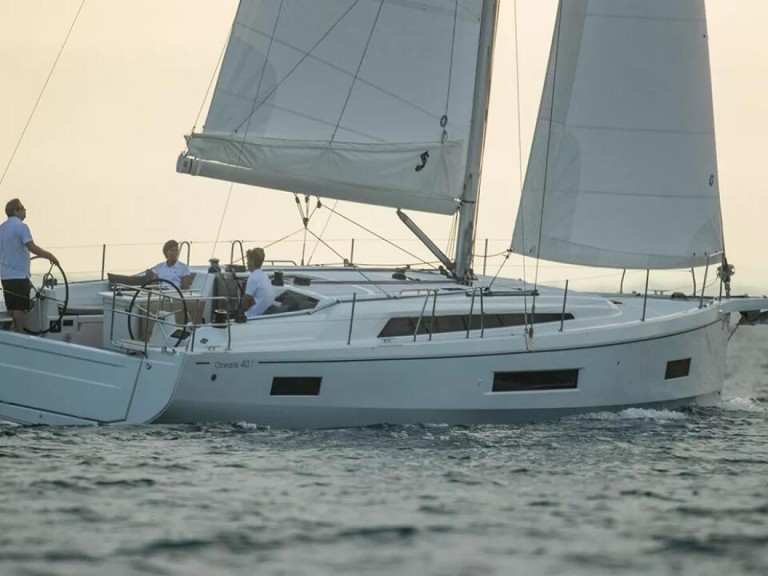 Hire a Bénéteau Oceanis 40.1 Pomer