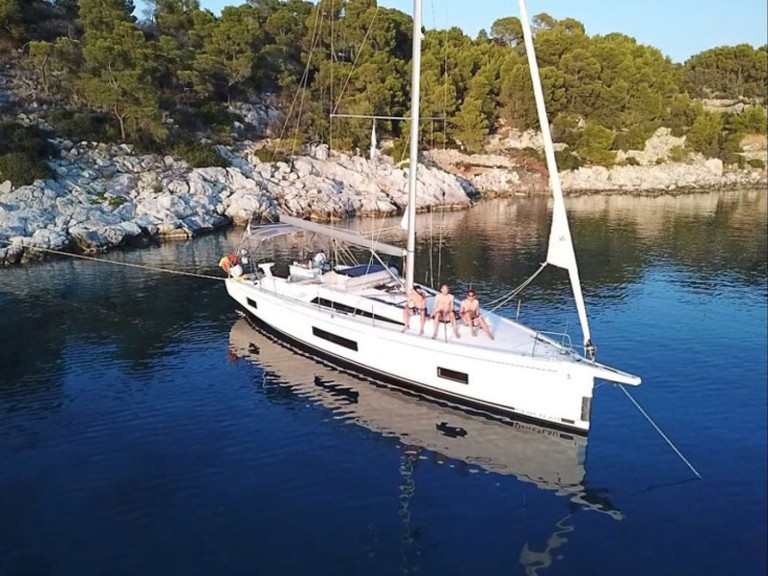 Sailboat hire in Alimos - Bénéteau Oceanis 46.1
