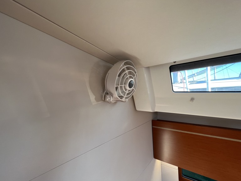 Charter a Bénéteau Oceanis 46.1 in Alimos on Samboat