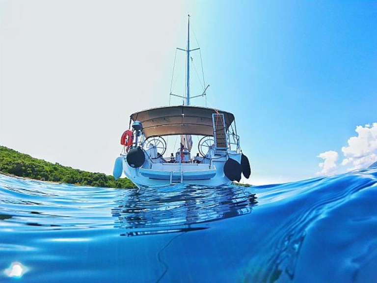 Yacht charter Alimos - Jeanneau Sun Odyssey 519 on SamBoat