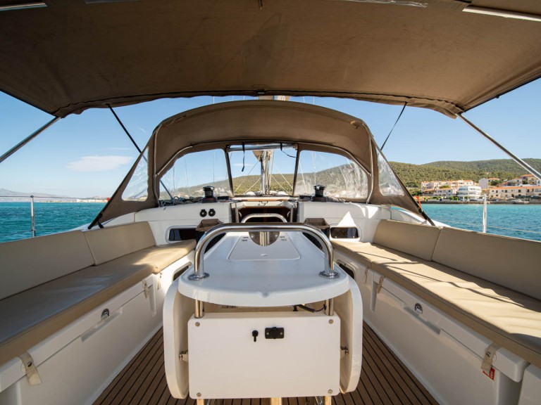 Hire a Jeanneau Sun Odyssey 519 Alimos