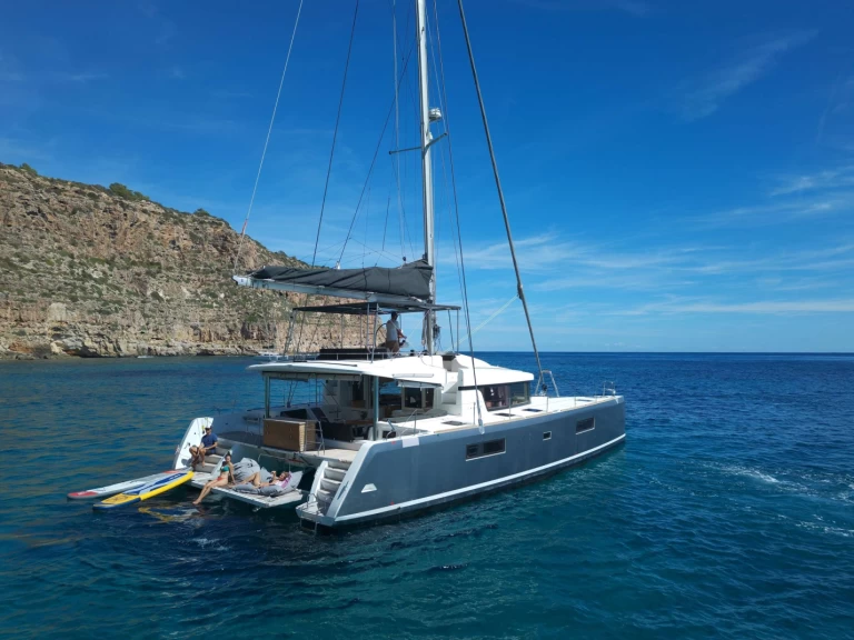 Yacht hire Nassau cheap GOA 10