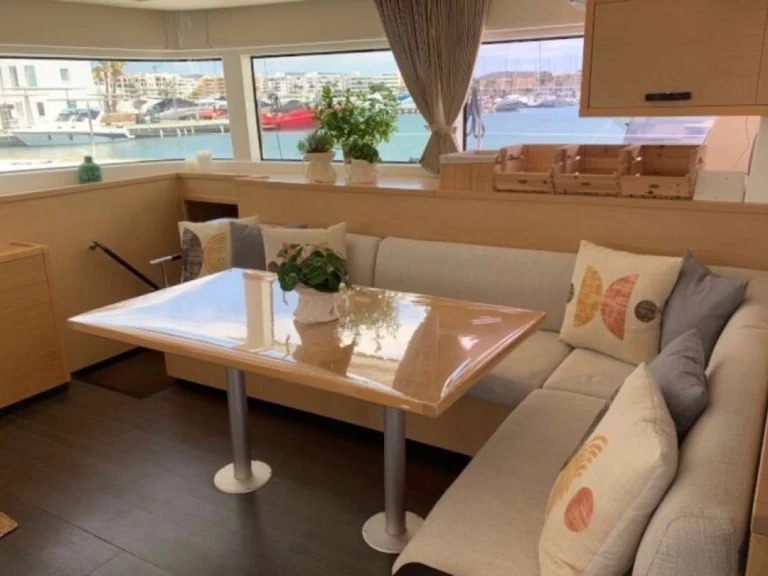 Luxury Yacht hire in Nassau - Lagoon GOA 10