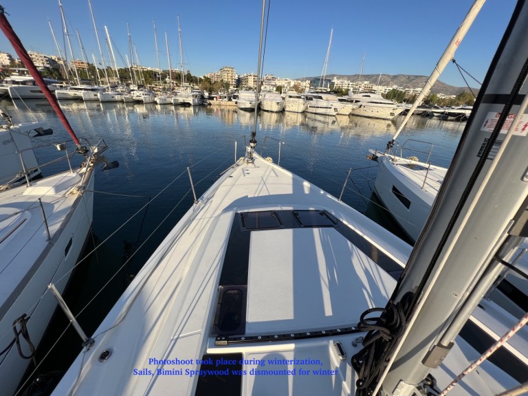 Hire a Bénéteau Oceanis 46.1 Alimos