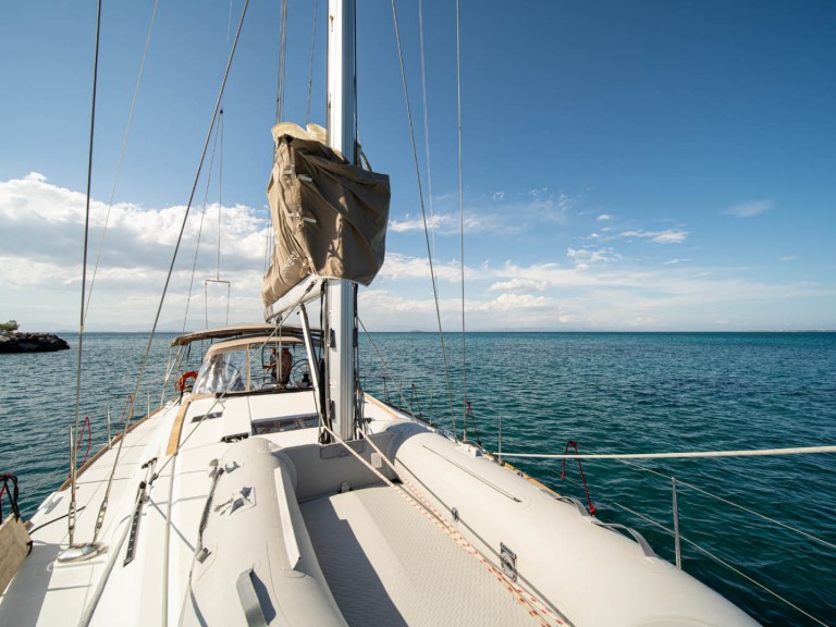 Jeanneau Sun Odyssey 519 charter bareboat or skippered in  Alimos