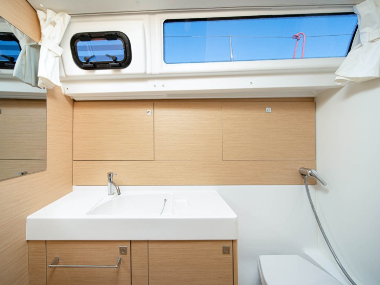 Hire a Jeanneau Sun Odyssey 519 Alimos