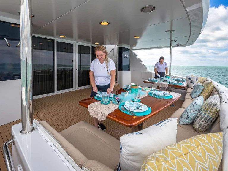 Yacht hire Antigua cheap EALU