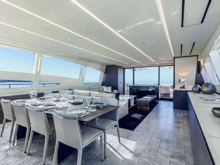 Luxury Yacht to hire Bahamas at the best price