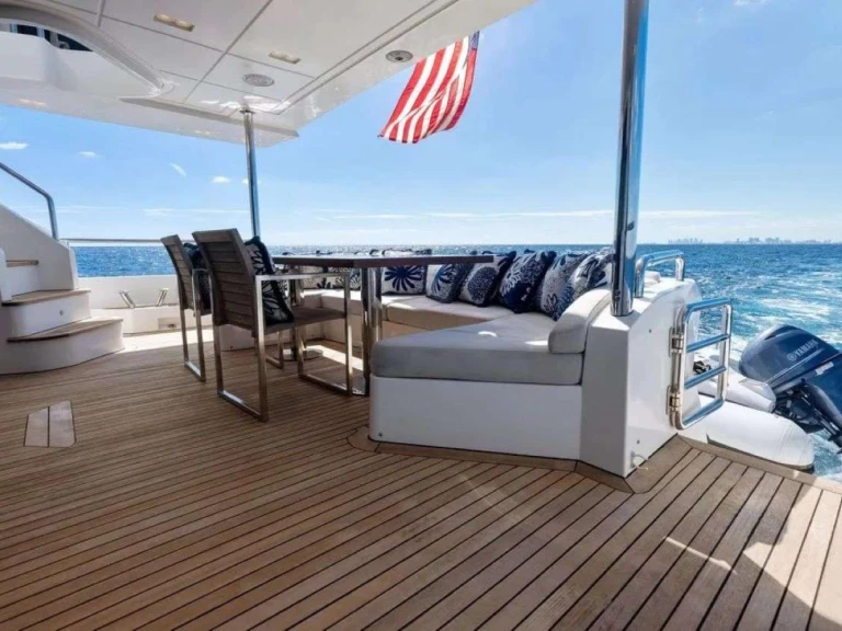 Luxury Yacht to hire Bahamas at the best price