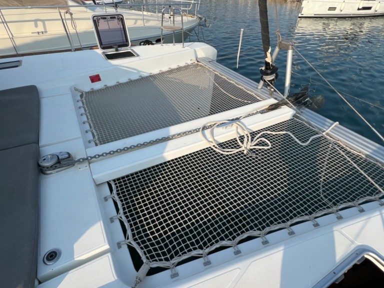 Catamaran to hire Alimos at the best price