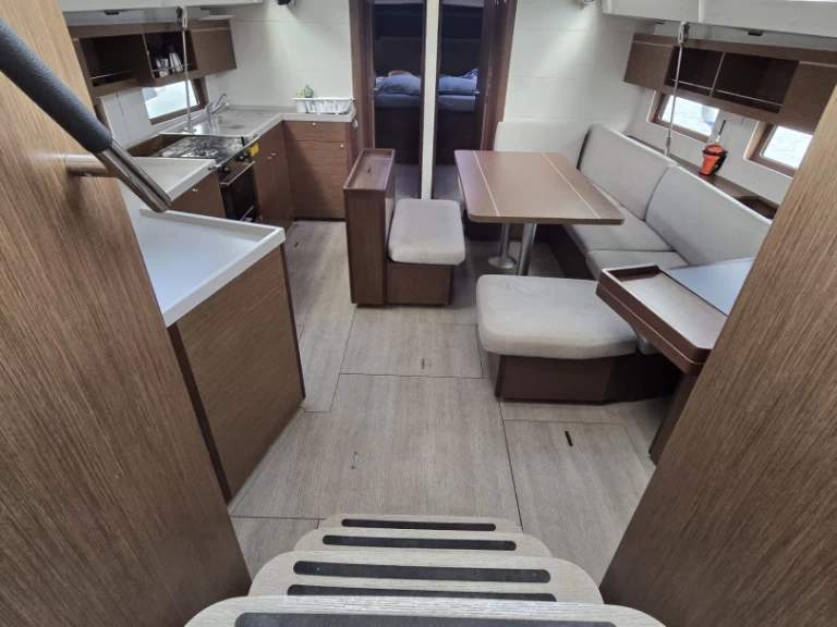 Sailboat to hire Pozzuoli at the best price