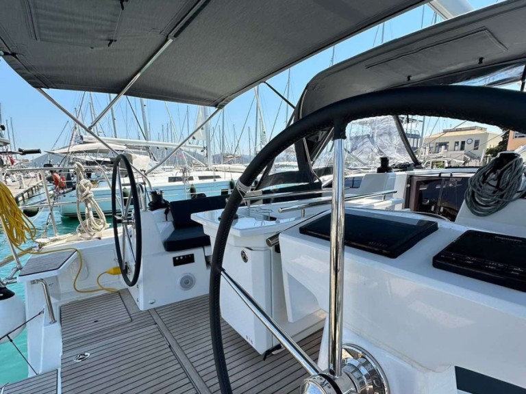 Sailboat to hire Lefkáda at the best price