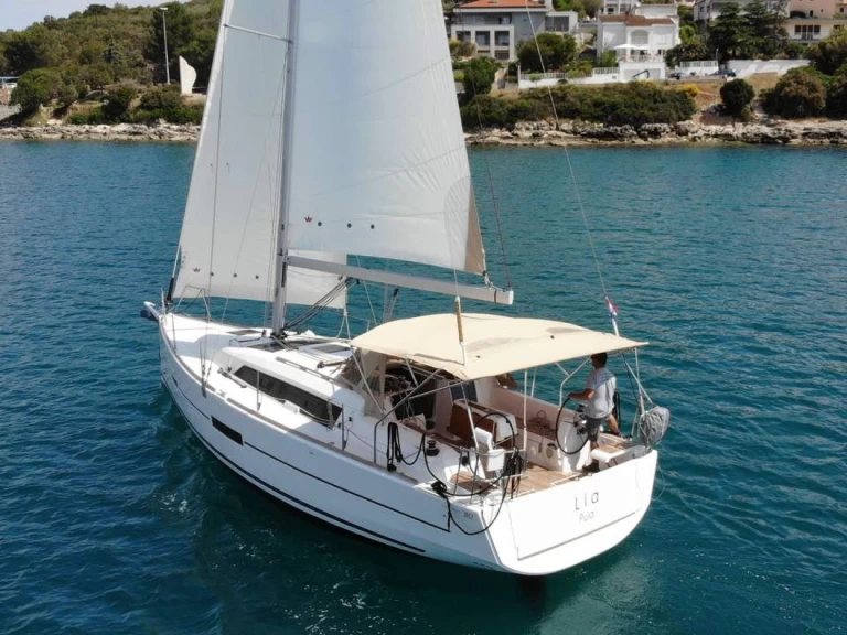 Sailboat to hire Barth at the best price